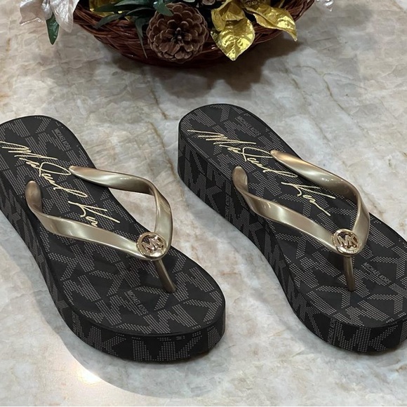 MK Wedges Flip Flop Sandals. NWT Women - Picture 2 of 7